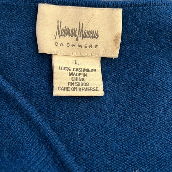 💯 cashmere boat/cowlneck sweater from Neiman Marcus. No holes or damage - Picture 4 of 7